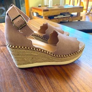 Super cute pale mauve espadrille wedges!